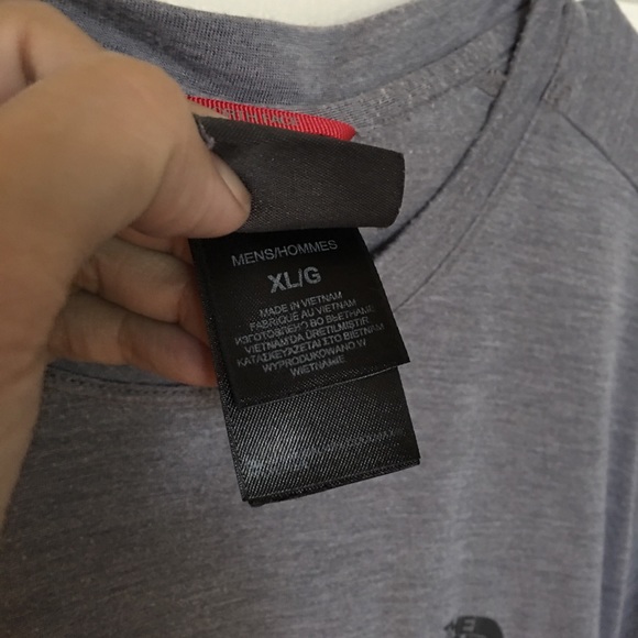 Never worn North Face t-shirt - Picture 2 of 3